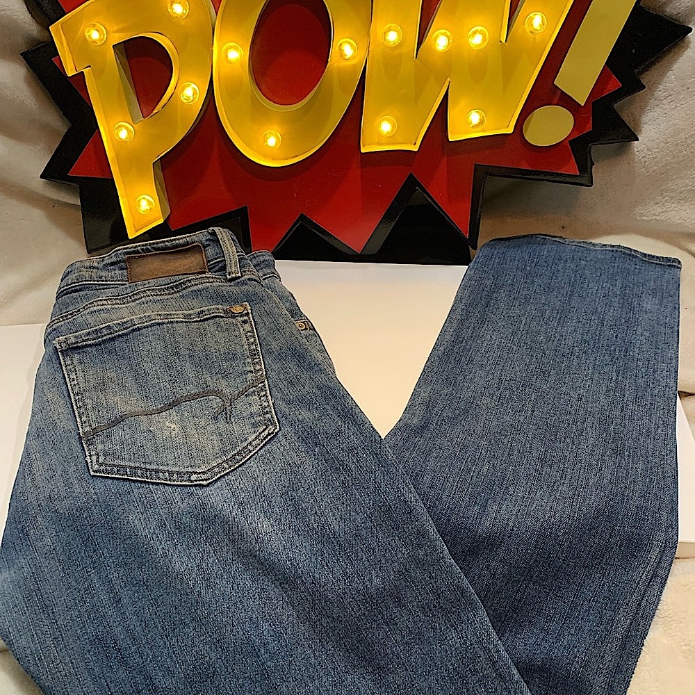 Mavi Blue Slim Straight Jeans
Distressed
Men’s 31/32
Gently used